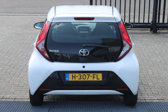 Toyota AYGO 1.0 VVT-i x-play Orig. NL/Navigatie/Achteruitrijcamera/Apple carplay/Airco/Bluetooth/Toerenteller/Multifunctioneel stuurwiel/LED koplampen/Elektrisch verstelbare spiegels/Elektrische ramen.
