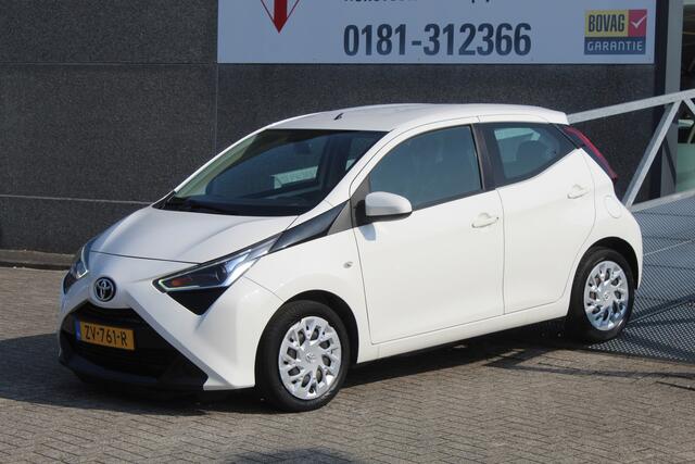 Toyota AYGO 1.0 VVT-i x-play limited Navigatie/Achteruitrijcamera/Apple carplay/Airco/Bluetooth/Toerenteller/Multifunctioneel stuurwiel/LED koplampen/Elektrisch verstelbare spiegels/Elektrische ramen.