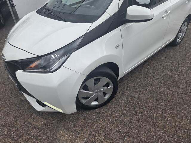Toyota AYGO 1.0 VVT-i x-play