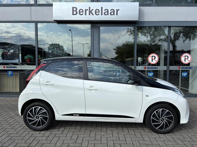 Toyota AYGO 1.0 VVT-i x-play | Automaat | two-tone | Achteruitrijcamera | Airco