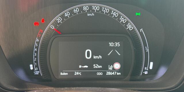 Toyota AYGO X 1.0 VVT-i MT Play | Airco | DAB radio |