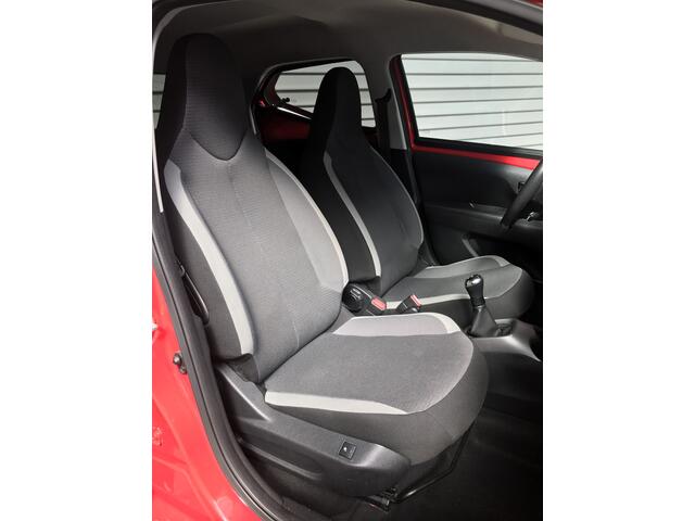 Toyota AYGO 1.0 VVT-i X-clusiv Rijklaarprijs!