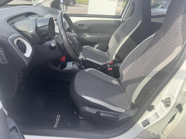 Toyota AYGO 1.0 VVT-i x-joy