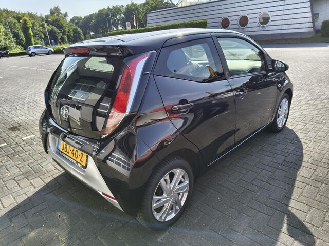 Toyota AYGO 1.0 VVT-i x-play