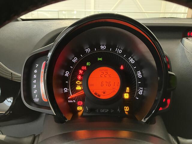 Toyota AYGO 1.0 VVT-i x-JBL | Apple Carplay | Dealeronderhouden | Climate Control |