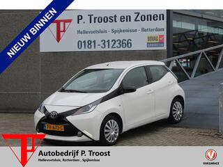 toyota-aygo-1.0-vvt-i-x-play-naviga