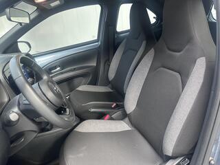 toyota-aygo-x-1.0-vvt-i-mt-play