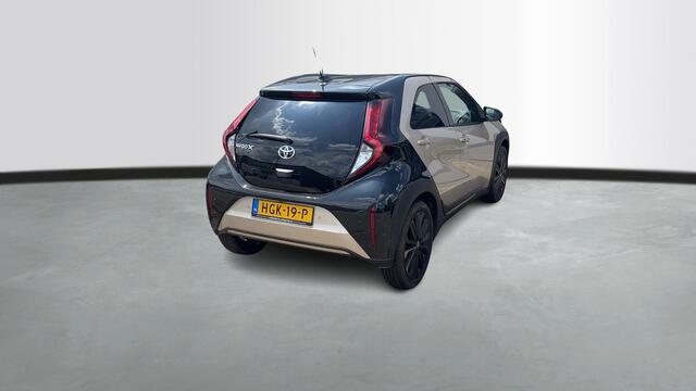 Toyota AYGO X 1.0 VVT-i S-CVT Automaat Premium / Navigatie / Stoelverwarming / Camera