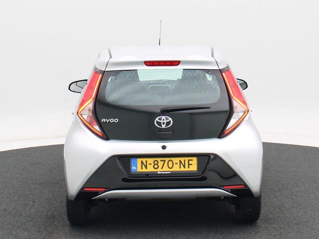 Toyota AYGO 1.0 VVT-i x-play | Carplay | Camera | Airco | 15 Inch | 54.101 Km!