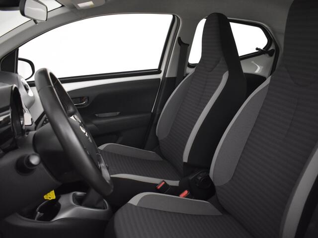 Toyota AYGO 1.0 VVT-i x-play Design Edition | Camera | LM Velgen