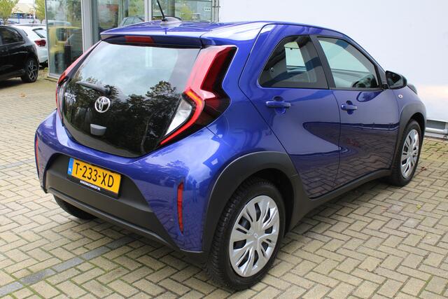 Toyota AYGO X 1.0 VVT-i MT Play | Incl. 12 maanden Garantie | 1e Eigenaar | Cruise controle | Achteruitrijcamera | Apple CarPlay/Android Auto | Lane assist | Airco | DAB Radio | Bluetooth | Centrale deurvergrendeling met handzender | Origineel NL Auto | NAP |