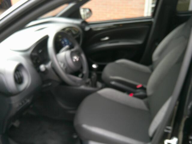 Toyota AYGO X 1.0 VVT-i MT Play