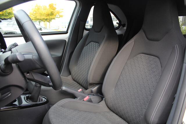 Toyota AYGO X 1.0 VVT-i MT Pulse Bi-Tone | Rijklaar | Apple/Android | Camera | Adap Cruise | Clima