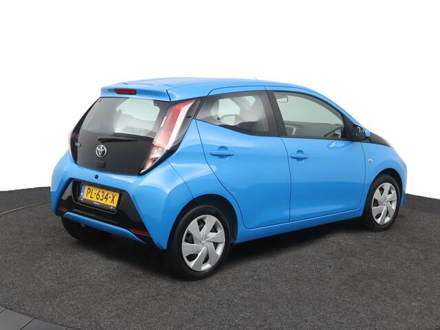 Toyota AYGO 1.0 VVT-i x-play | Airco | Parkeercamera | Apple carplay - Android auto |