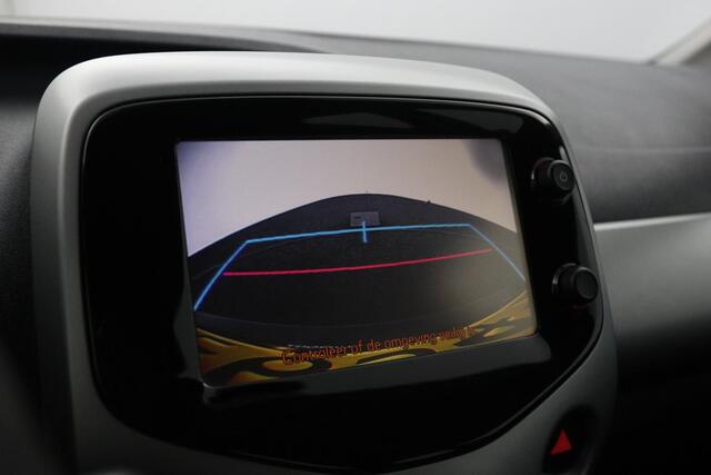 Toyota AYGO 1.0 VVT-i x-play | Airco | Parkeercamera | Apple carplay - Android auto |