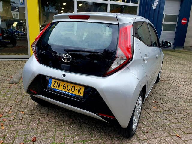 Toyota AYGO 1.0 VVT-i x-play OPEN DAK All-in prijs!
