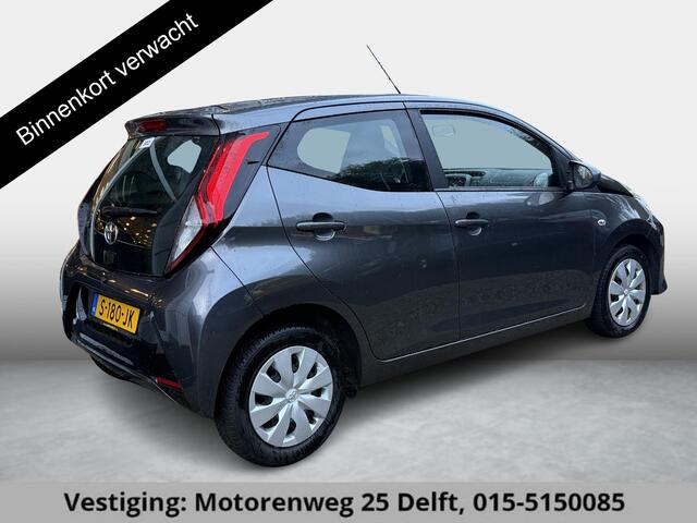 Toyota AYGO 1.0 VVT-i x-play GARANTIE TOT 10-2031 . APPLE CARPLAY & ANDROID AUTO . ACHTERUITRIJ CAMERA .
