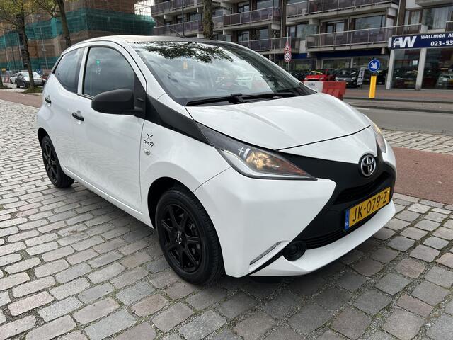 Toyota AYGO 1.0 VVT-i x-now airco 60.000 KM ! Nieuwstaat