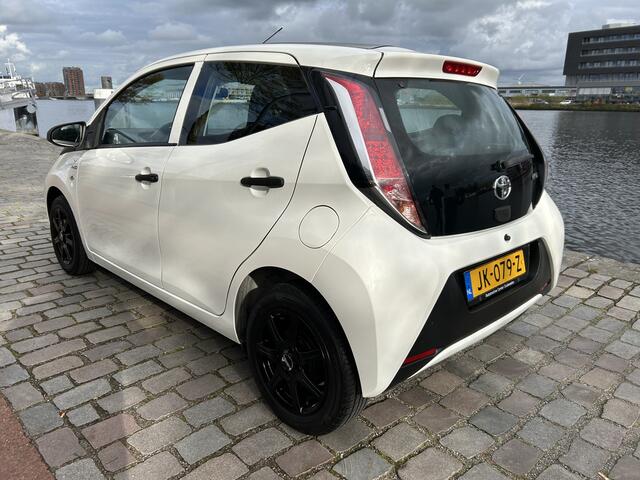 Toyota AYGO 1.0 VVT-i x-now airco 60.000 KM ! Nieuwstaat