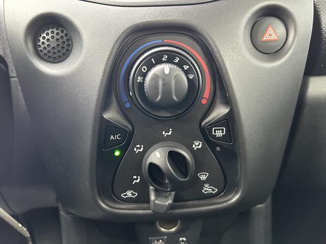 Toyota AYGO 1.0 VVT-i x-now airco 60.000 KM ! Nieuwstaat