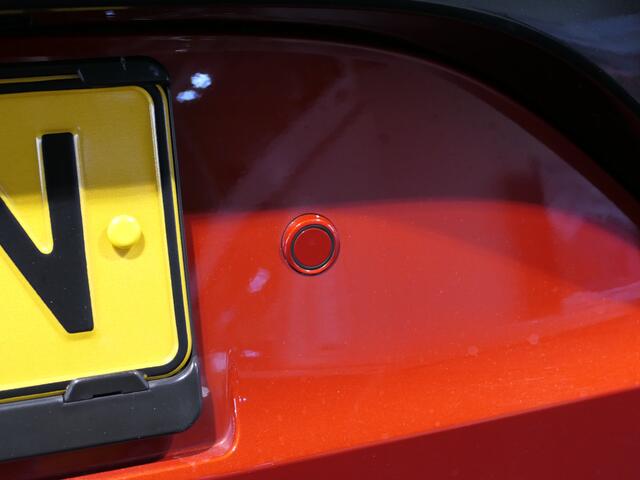 Toyota AYGO X 1.0 VVT-i MT Limited *Camera & sensoren v+a* - Draadloze telefoonlader, bluetooth, LMV 18", half leder/stof bekleding