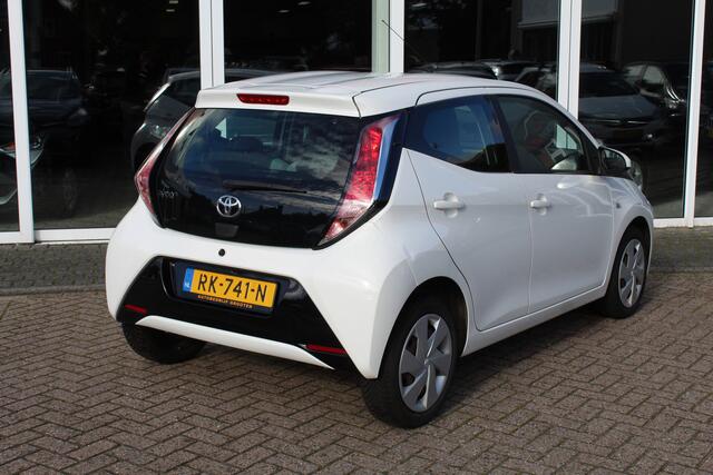 Toyota AYGO 1.0 VVT-i x-play//Camera//Navi!