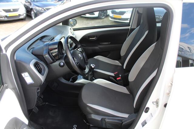 Toyota AYGO 1.0 VVT-i x-play//Camera//Navi!