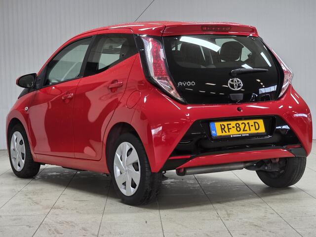Toyota AYGO 1.0 VVT-i x-play/ 5-Drs/ Camera/ Airco/ C.V. Afstand/ Elek. ramen/ Media-Scherm/ Isofix/ Bluetooth/ AUX & USB/ Multi. Stuur/ Mistl./ LED Dagrijverl.