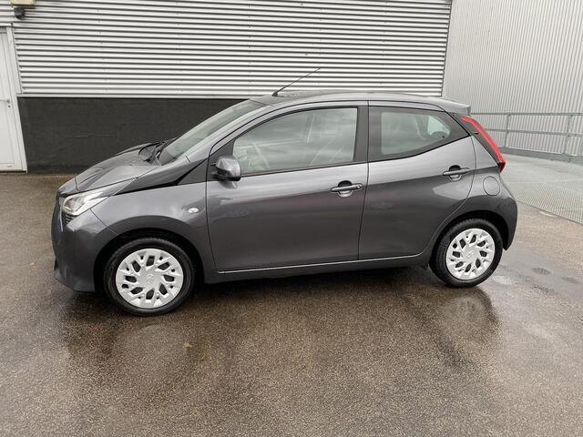 Toyota AYGO 1.0 VVT-i x-play Apple Carplay en/of Android auto navigatie, Achteruitrijcamera, 1e eign. NL-auto