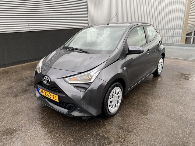 Toyota AYGO 1.0 VVT-i x-play Apple Carplay en/of Android auto navigatie, Achteruitrijcamera, 1e eign. NL-auto