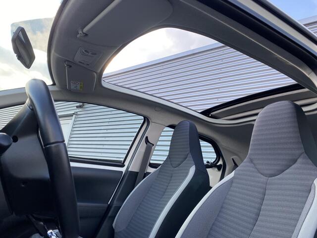 Toyota AYGO 1.0 VVT-i x-play Cabrio, Apple Carplay/Android Auto, achteruitrij camera, BTW-auto, 1e eign. NL-auto