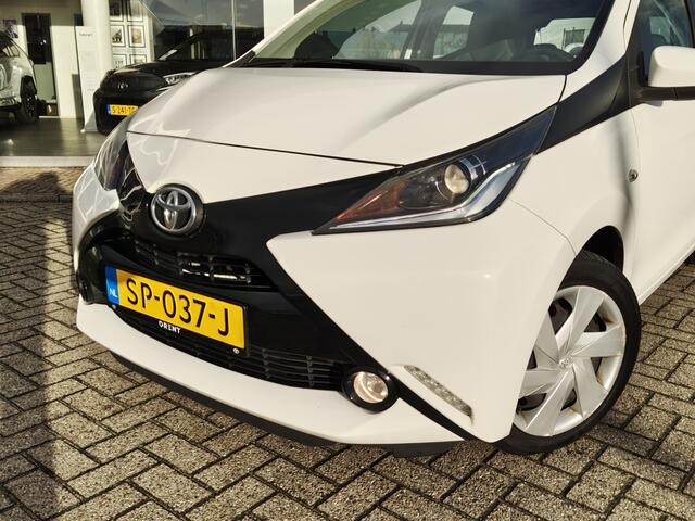 Toyota AYGO 1.0 VVT-i x-play | Navi | Achteruitrijcamera | Airco | Radio