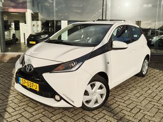 toyota-aygo-1.0-vvt-i-x-play--navi