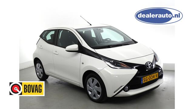 Toyota AYGO 1.0 VVT-i x-nav navi, start/stop, traction c, multystuur, airco,achter camera, buiten spiegels elec.