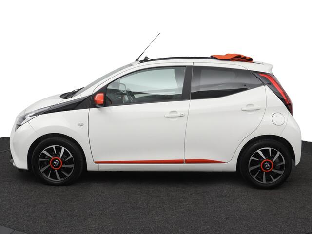 Toyota AYGO 1.0 VVT-i x-otic | Cabrio | | Automaat | Leder-stof bekleding | Groot multimedia scherm |