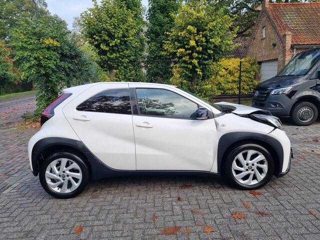 Toyota AYGO 1.0 VVT-i MT first