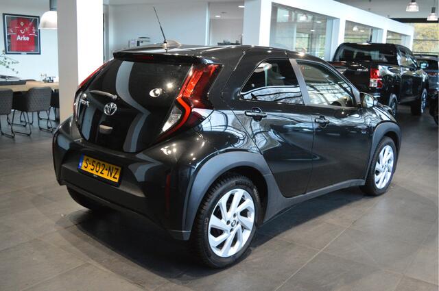 Toyota AYGO X 1.0 VVT-i MT first carplay camera cruise led 17 inch !!