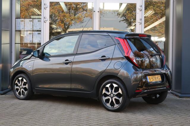 Toyota AYGO 1.0 VVT-I X-JOY, Clima, DAB Radio, Apple Carplay/ Android Auto, etc.