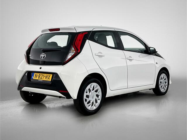 Toyota AYGO 1.0 VVT-i x-play | Airconditioning | Achteruitrijcamera | Cruise control |