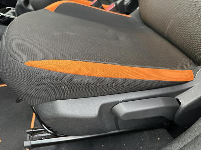 Toyota AYGO 1.0 VVT-i x-JBL | Zeer Complete Uitvoering | Multimediascherm met Navigatie via Telefoon | Climate Control | Camera | Lichtmetalen Velgen | Mistlampen | JBL Audio met Subwoofer | Volledig Dealer Onderhouden | Bi-Tone Kleurstelling |