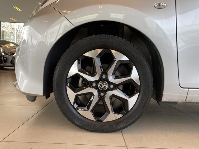 Toyota AYGO 1.0 VVT-i x-joy,Automaat,Apple Carplay Android-Auto,Spraakbediening,Climatecontrol,Achteruitrijcamera,Ipod Usb Aansluiting,15 Inch Lmv