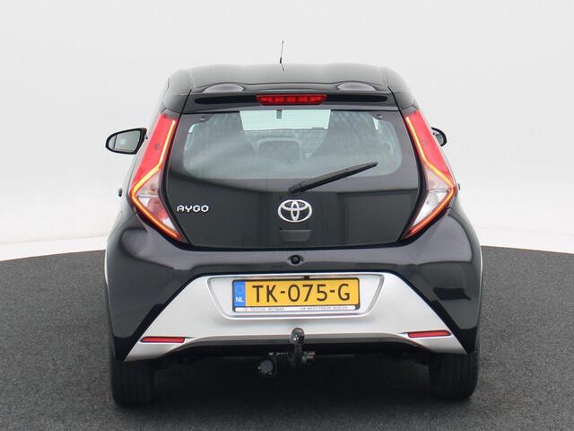 Toyota AYGO 1.0 VVT-i Automaat x-play | Bluetooth | Trekhaak | Camera | Carplay | 79.228 Km!!