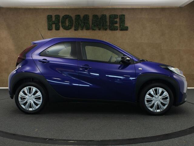 Toyota AYGO X 1.0 VVT-i MT Play - ORIGINEEL NEDERLANDSE AUTO - AFKOMSTIG VAN 1E EIGENAAR - CAMERA - AIRCO - BLUETOOTH - APPLE CARPLAY/ ANDROID AUTO - ADAPTIEVE CRUISE CONTROL - DAB AUDIO -