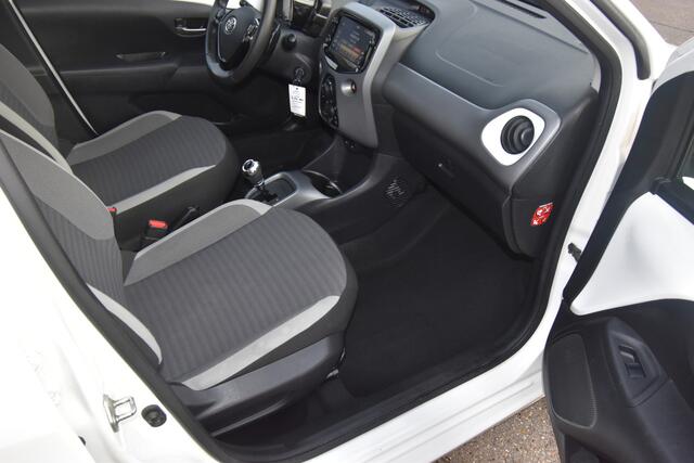 Toyota AYGO 1.0 VVT-i x-play , NAVI VIA APP , A UITRIJ CAM , AIRCO , EL VOOR ,