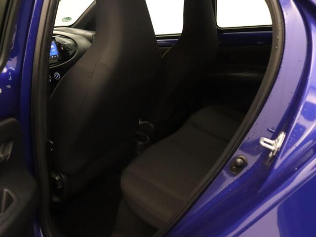Toyota AYGO X 1.0 VVT-i MT Play - ORIGINEEL NEDERLANDSE AUTO - AFKOMSTIG VAN 1E EIGENAAR - CAMERA - AIRCO - BLUETOOTH - APPLE CARPLAY/ ANDROID AUTO - ADAPTIEVE CRUISE CONTROL - DAB AUDIO -