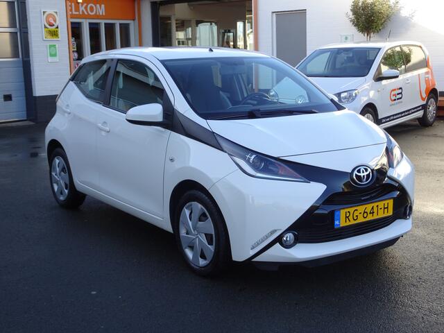 Toyota AYGO 1.0 VVT-i x-play Airco, achteruitrijcamera, elektrische ramen, centrale vergrendeling, telefoonbereiding, enz.