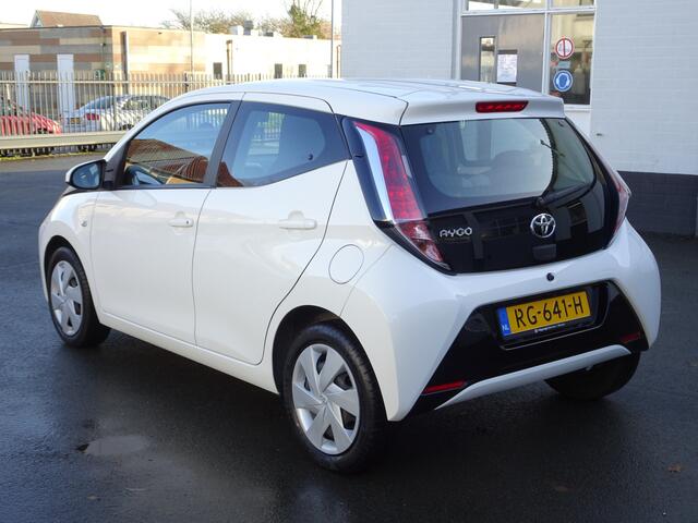 Toyota AYGO 1.0 VVT-i x-play Airco, achteruitrijcamera, elektrische ramen, centrale vergrendeling, telefoonbereiding, enz.