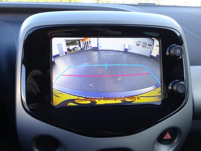 Toyota AYGO 1.0 VVT-i x-play Airco, achteruitrijcamera, elektrische ramen, centrale vergrendeling, telefoonbereiding, enz.