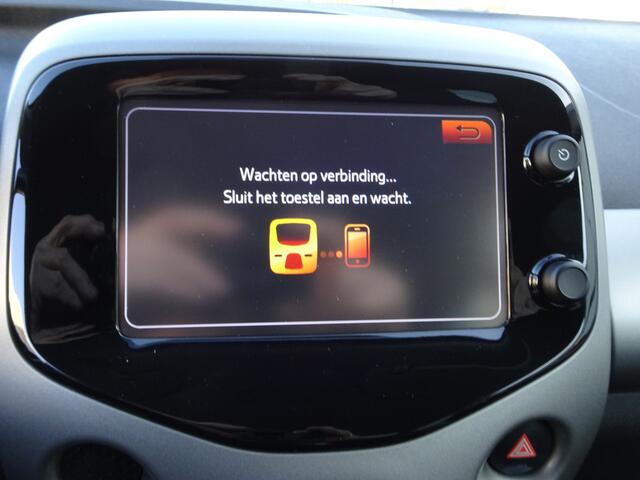 Toyota AYGO 1.0 VVT-i x-play Airco, achteruitrijcamera, elektrische ramen, centrale vergrendeling, telefoonbereiding, enz.