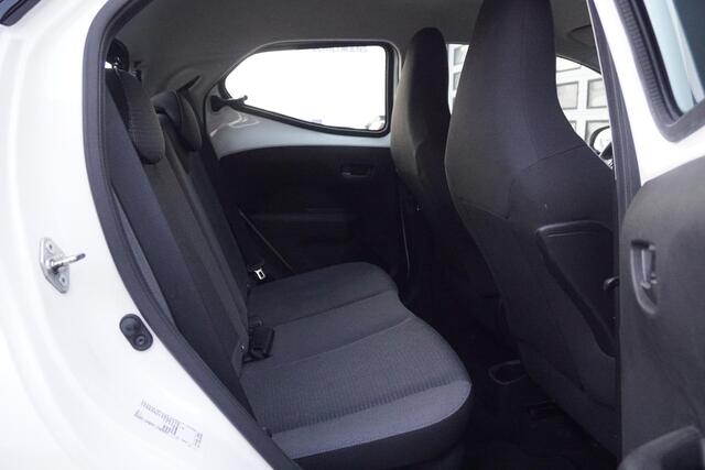 Toyota AYGO 1.0 VVT-i x-play Automaat + DEALER ONDERHOUDEN / CAMERA / APPLE CARPLAY